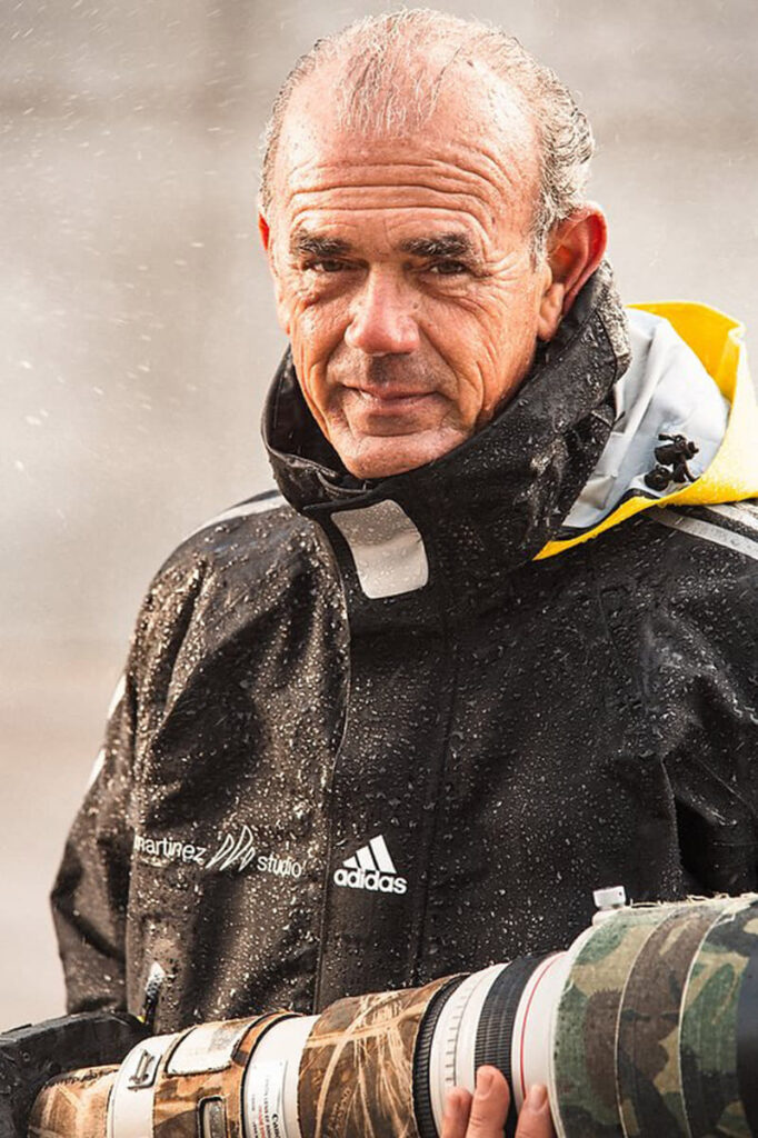 El hombre que captura la belleza de la vela