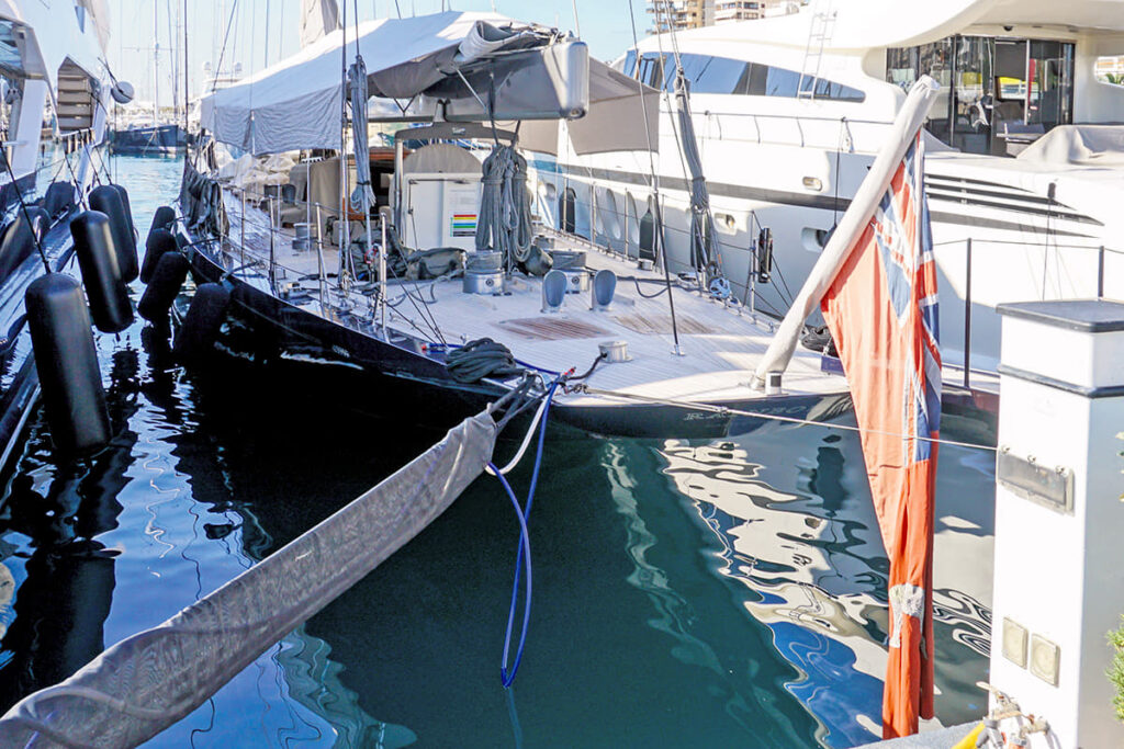 El superyate que salvó 14 vidas