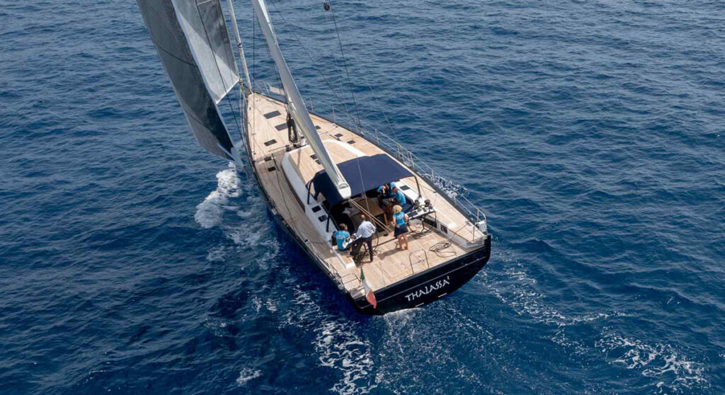 El ICE 70 asombra en el Salón Náutico de Cannes