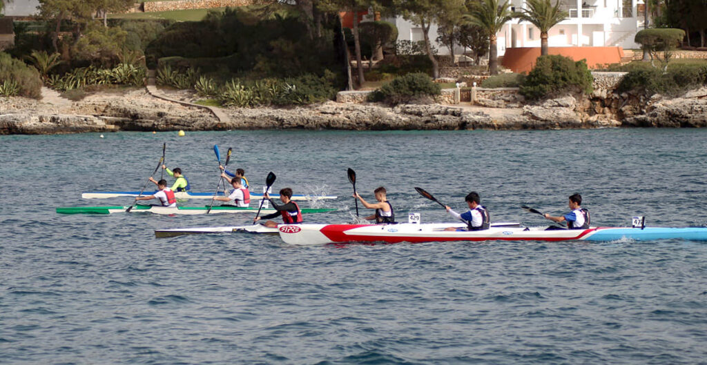 250 palistas luchan por la victoria en Portopetro en la Copa Balear de Promoción