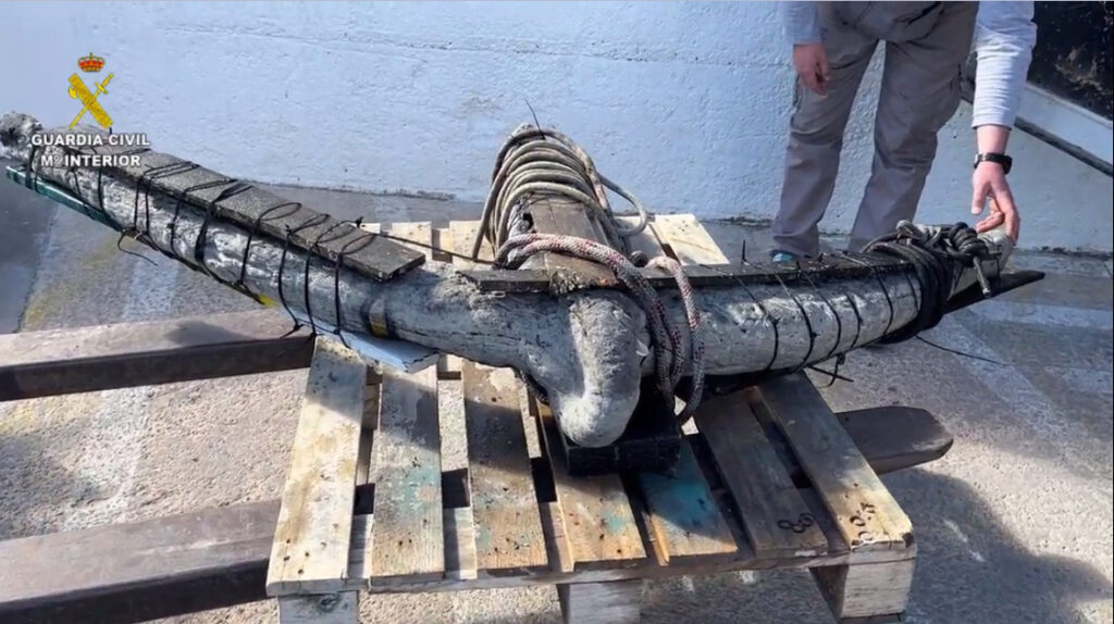 Descubierta un ancla romana a pocos metros del pecio de ses Fontanelles