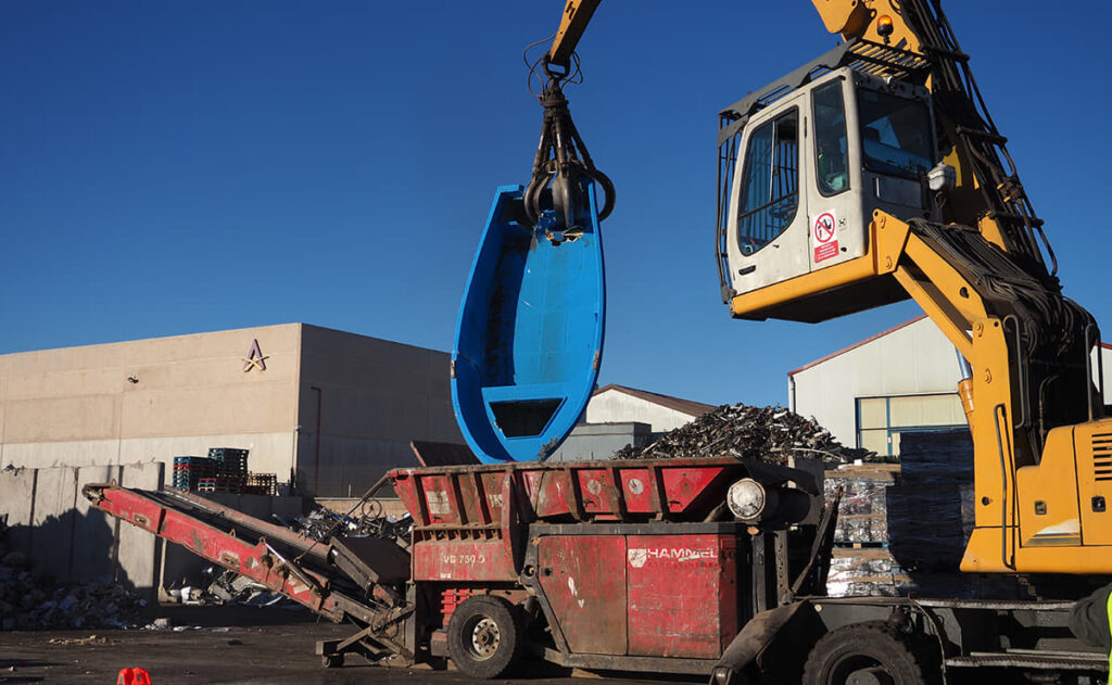 El desguace de pateras cuesta más de 100.000 euros públicos
