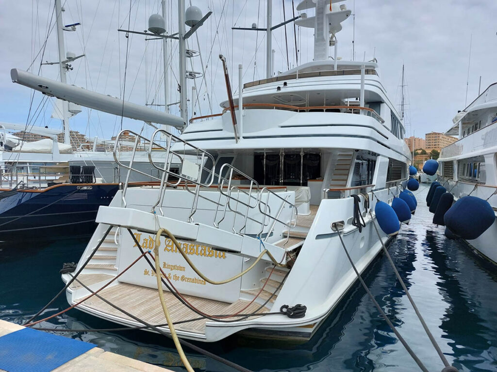 Un ucraniano intenta hundir el superyate de un ruso en Mallorca