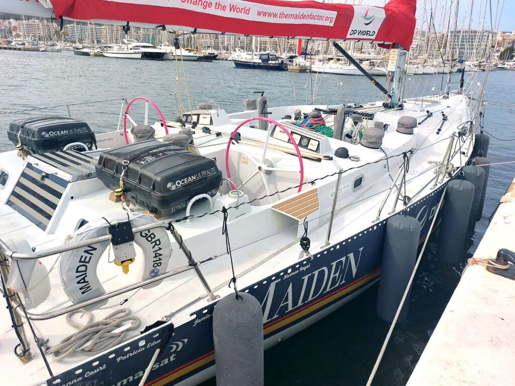 Maiden, el primer barco femenino de la vuelta al mundo, recala en Palma