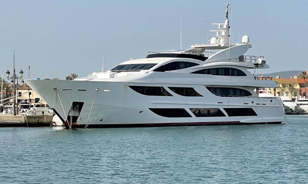 El tercer yate más grande construido en España sale a subasta por un millón de euros