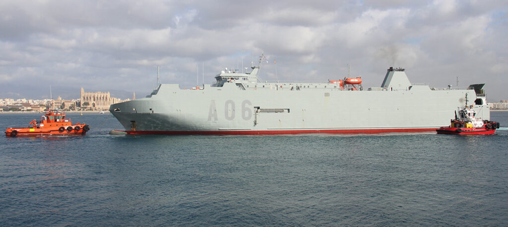 El impresionante Ysabel, de 149 metros de eslora, visita Palma por primera vez