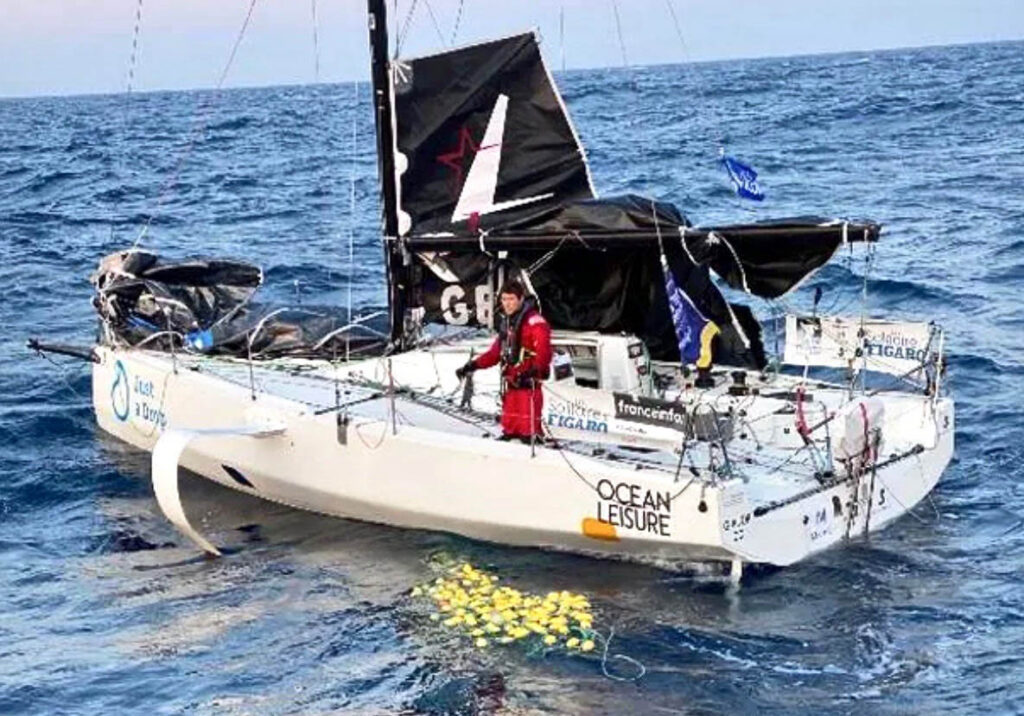 Atrapados en una red y rodeados de orcas