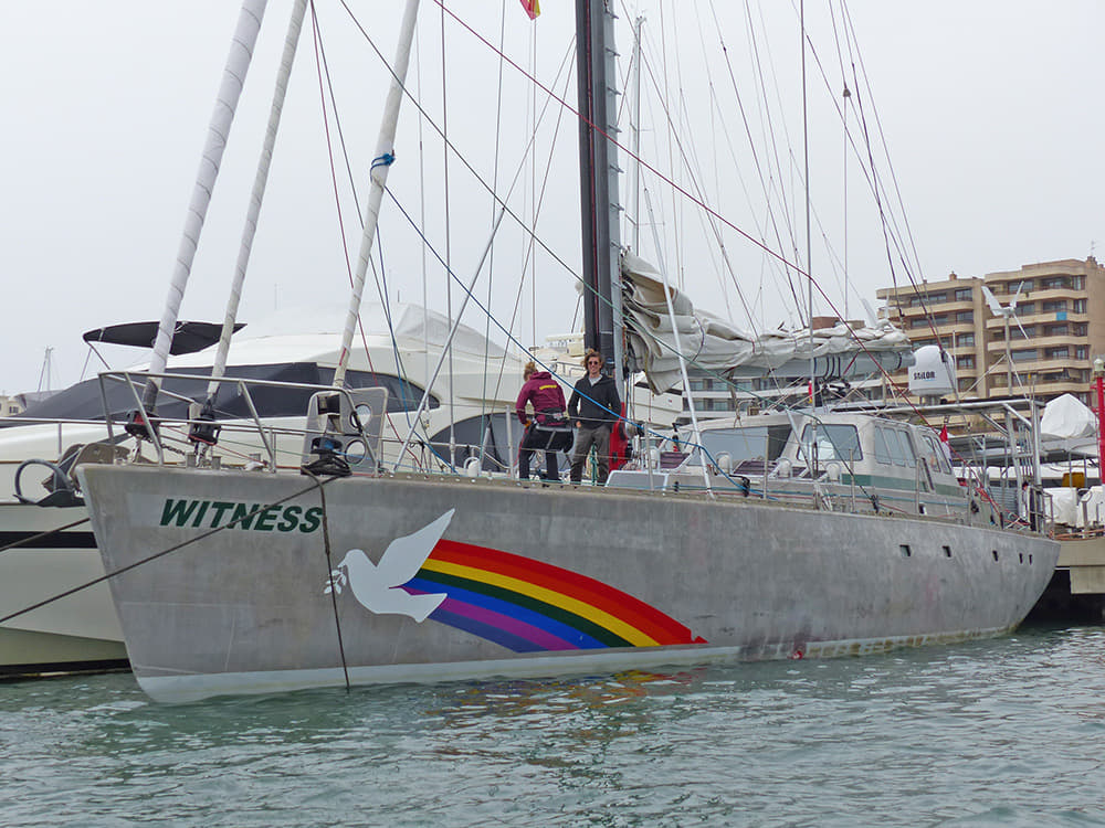 El velero de Greenpeace, Witness, recala en Mallorca