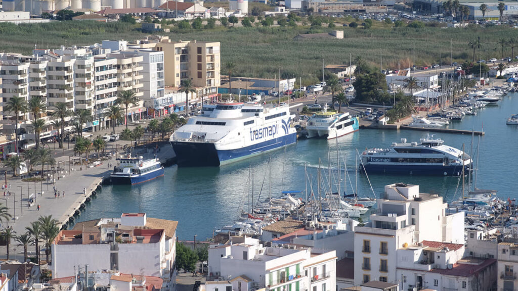 APB quiere acabar con los atascos en el atraque de ferries en Ibiza y Formentera