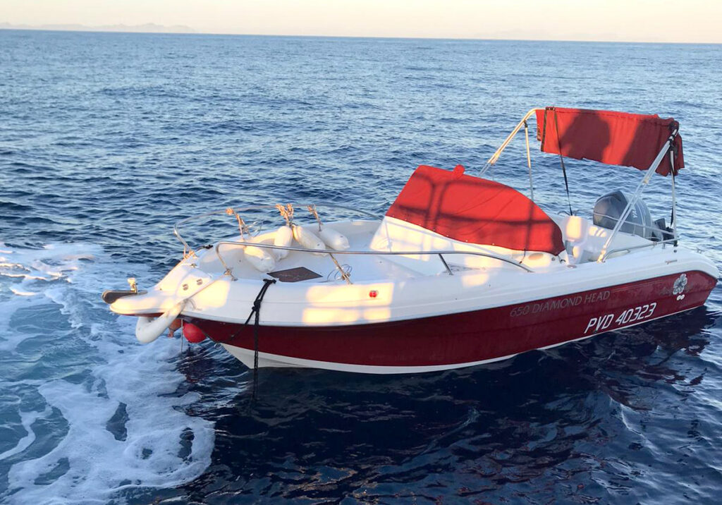 Una lancha navega sin nadie a bordo desde Sóller hasta Ciutadella