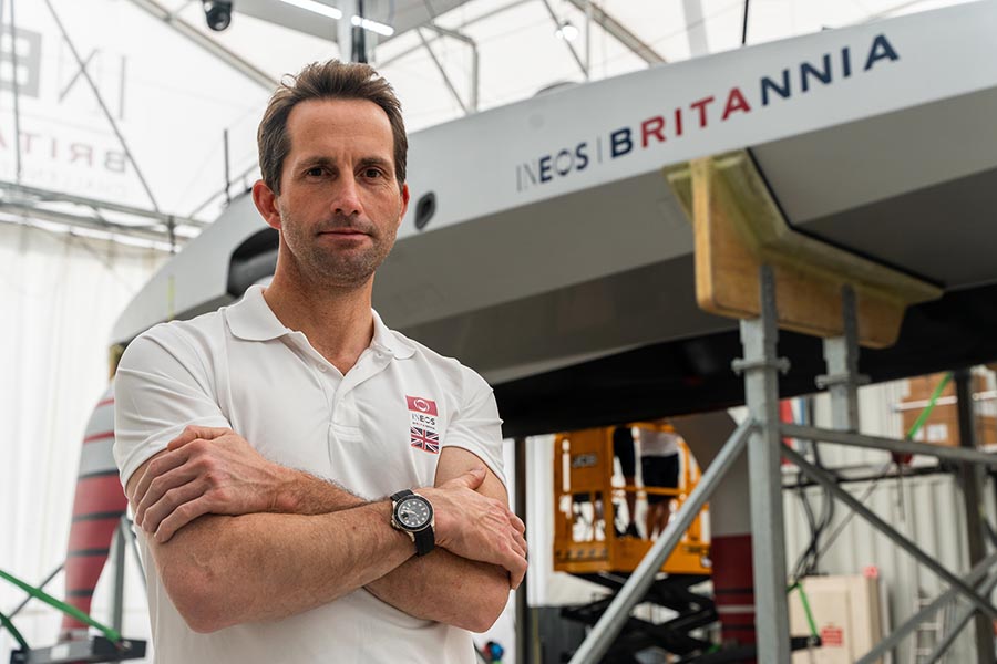 Ben Ainslie «atraca» su base al pie del faro de Porto Pi