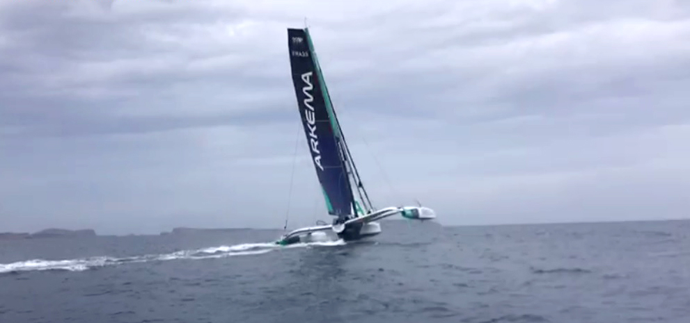 Pella pulveriza con el Arkema el récord de la travesía Ibiza-Dénia