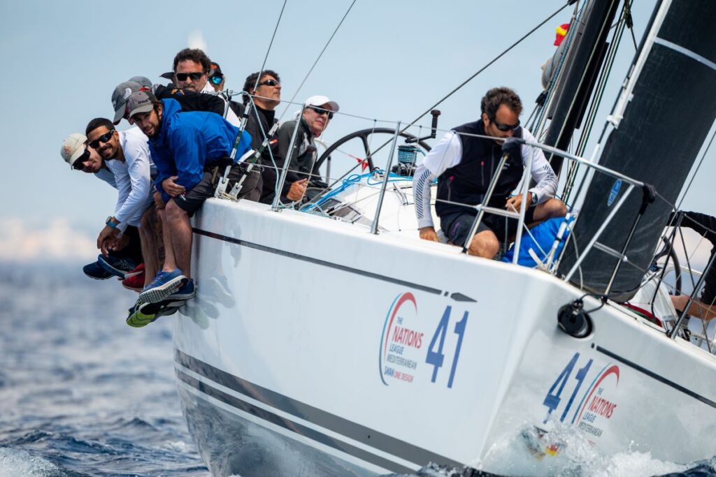 Las grandes regatas regresan con fuerza, piragüismo de alto nivel y pescadores indignados