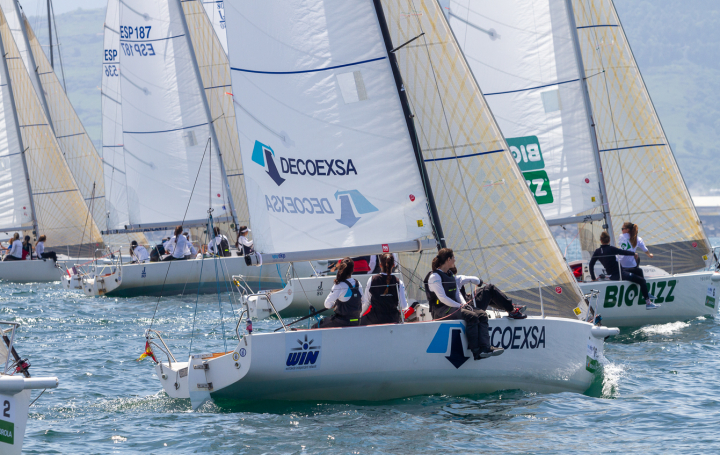 El estreno de la Liga de Vela Femenina reunió 15 equipos