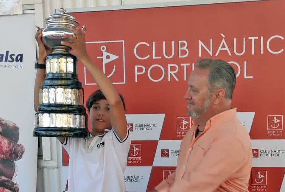 Hugo Rodríguez gana el XLIII Trofeo Mamá Optimist