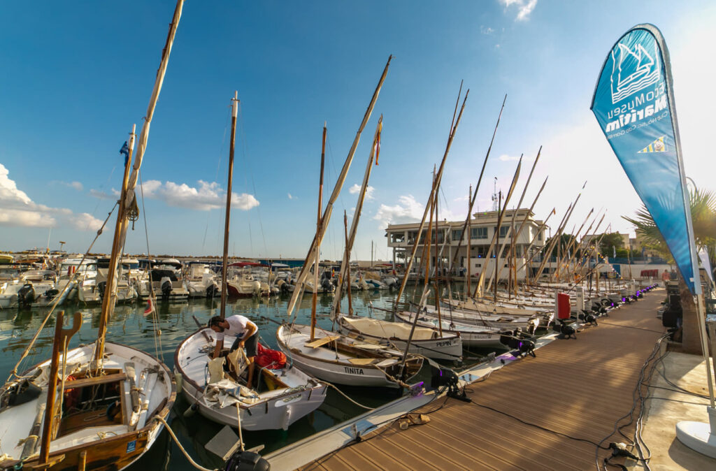 Los secretos de los grafitis de barcos en el Ecomuseu Marítim de Cala Gamba