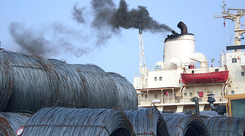 Los barcos, obligados a reducir sus emisiones de azufre en el Mediterráneo