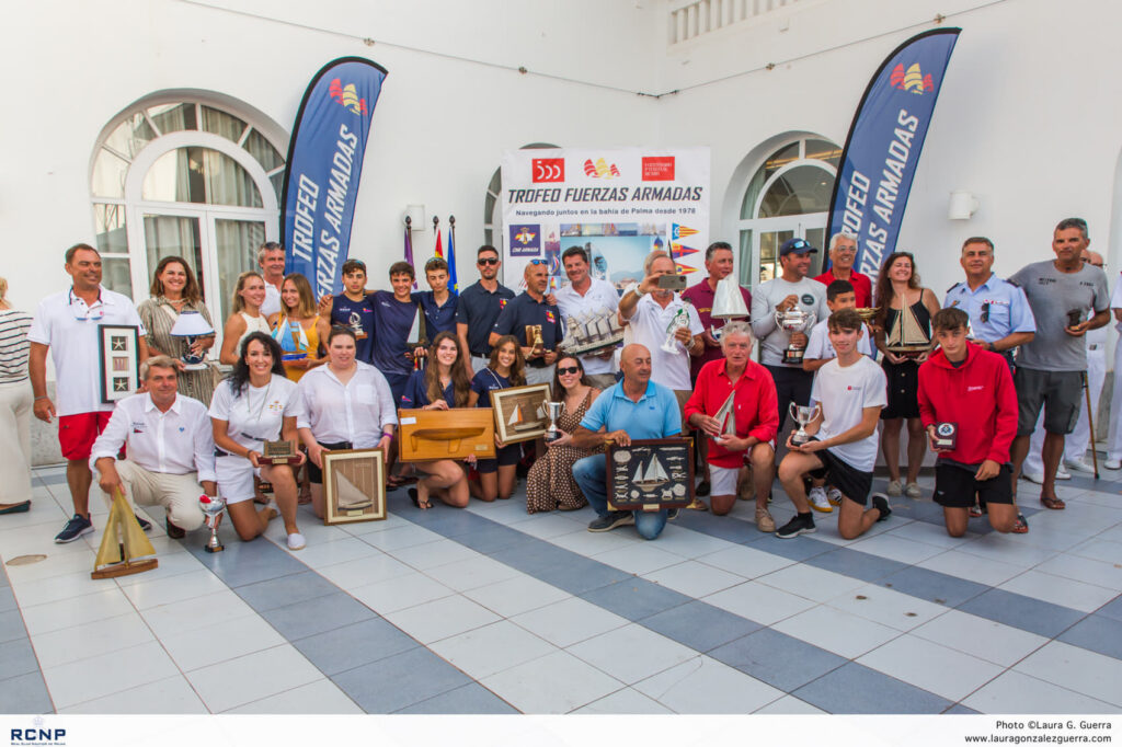 Una fiesta de unión entre la Armada y la náutica recreativa