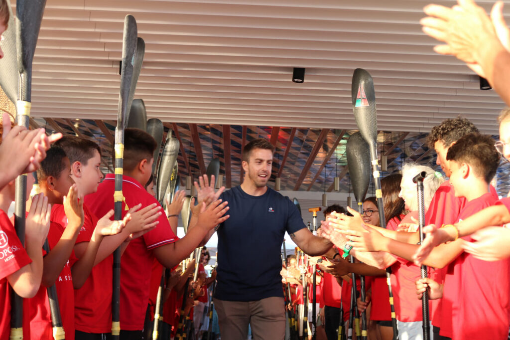 Pasillo de honor para Sete Benavides en su club de toda la vida