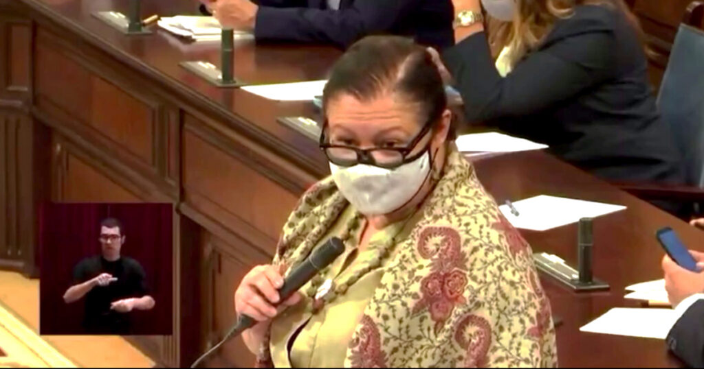 La consellera y las sirviolas enamoradas