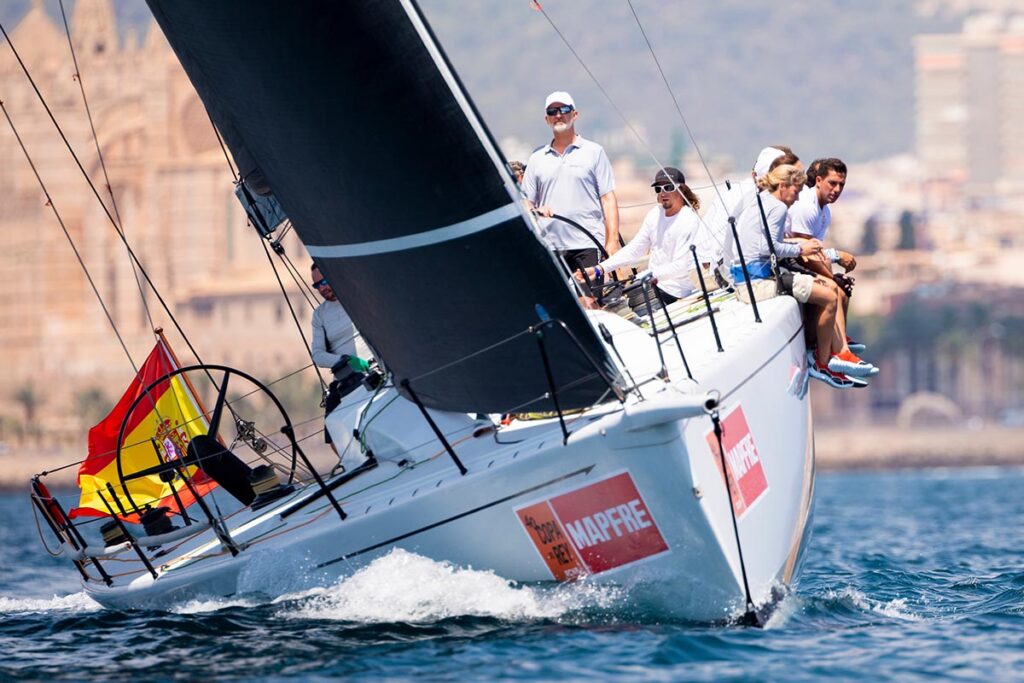 El Rey Felipe VI vuelve a la rueda del Aifos