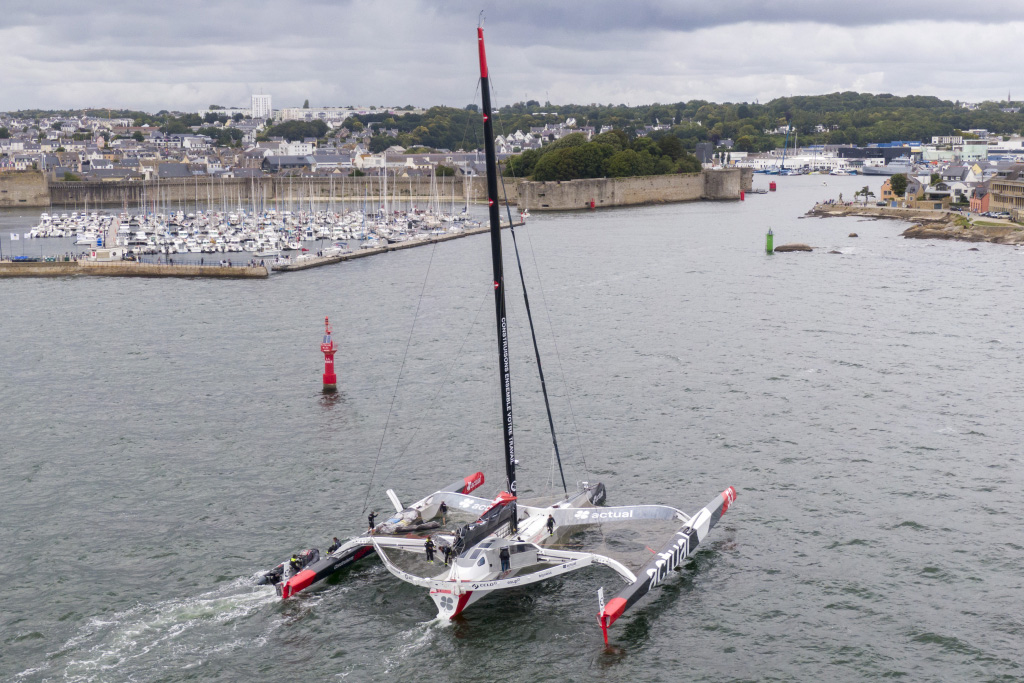 Pella y el Actual Ultim 3 afrontan el desafío Finistère Atlantique