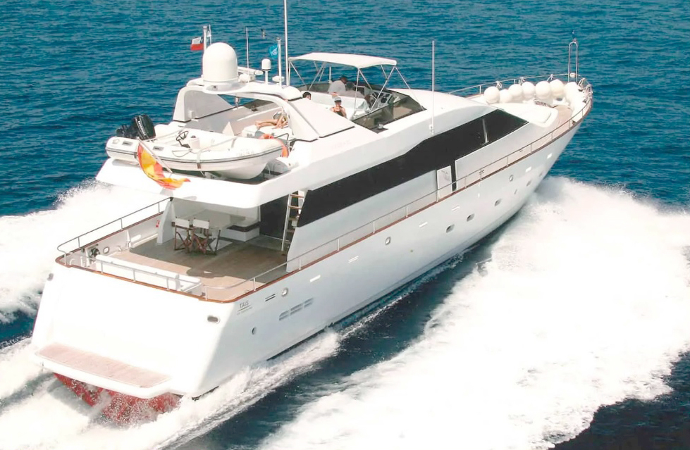 Un superyate de 24 metros se hunde en Cala Saona