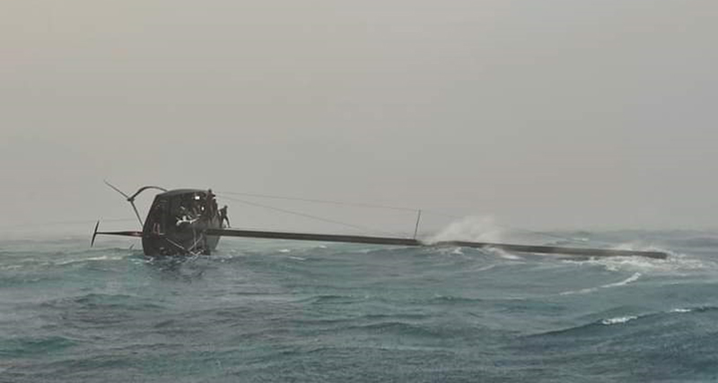 El Alinghi vuelca en Barcelona