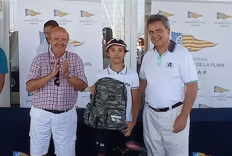 Hugo Rodríguez del CN Arenal se lleva el Trofeo Dyreco