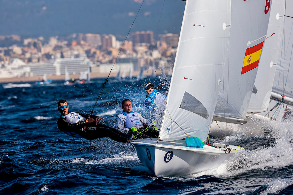 Duro camino hacia París para los equipos de 470