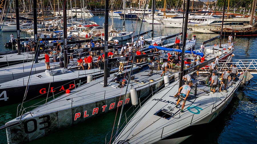 Las 52 Super Series de Barcelona confían en que llegue el viento