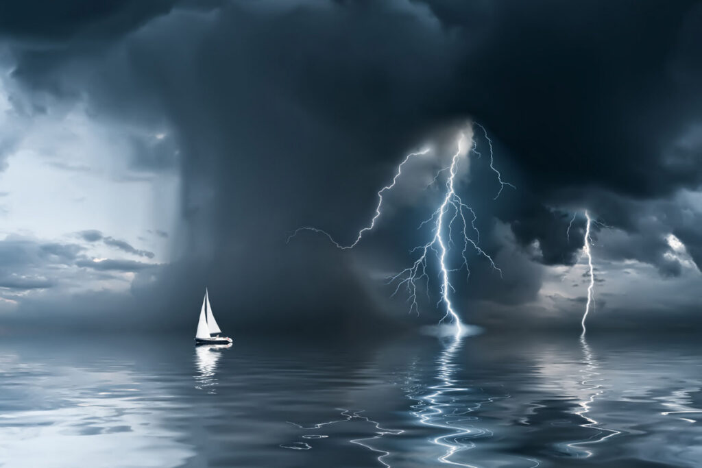 ¿Qué debo hacer si me encuentro con una tormenta?