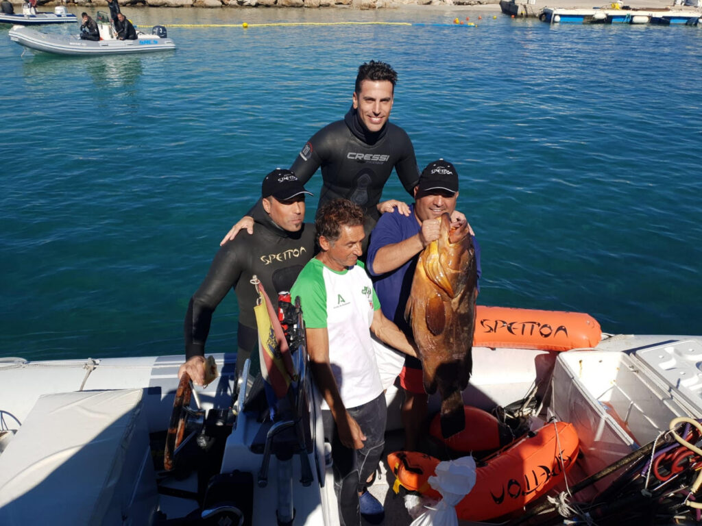 Un mero de 14 kilos en el nacional por equipos de pescasub en Mallorca