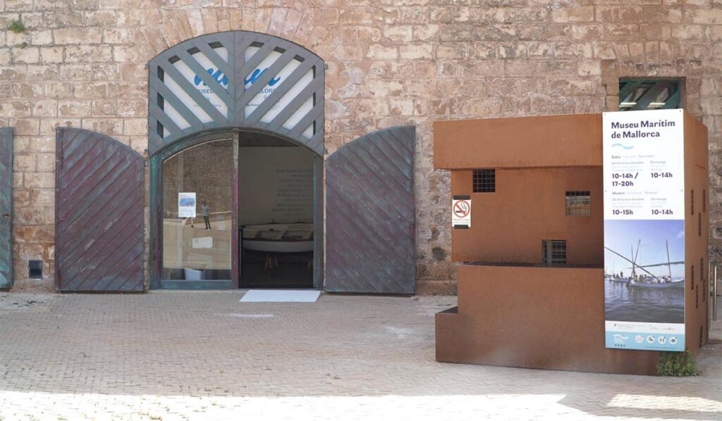 El Museu Marítim recibe la visita de 16 representantes de museos