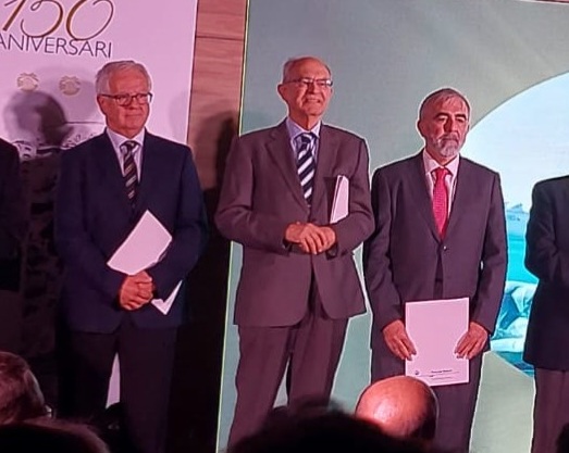 Angel Matías despliega su plumaje en el aniversario de la APB