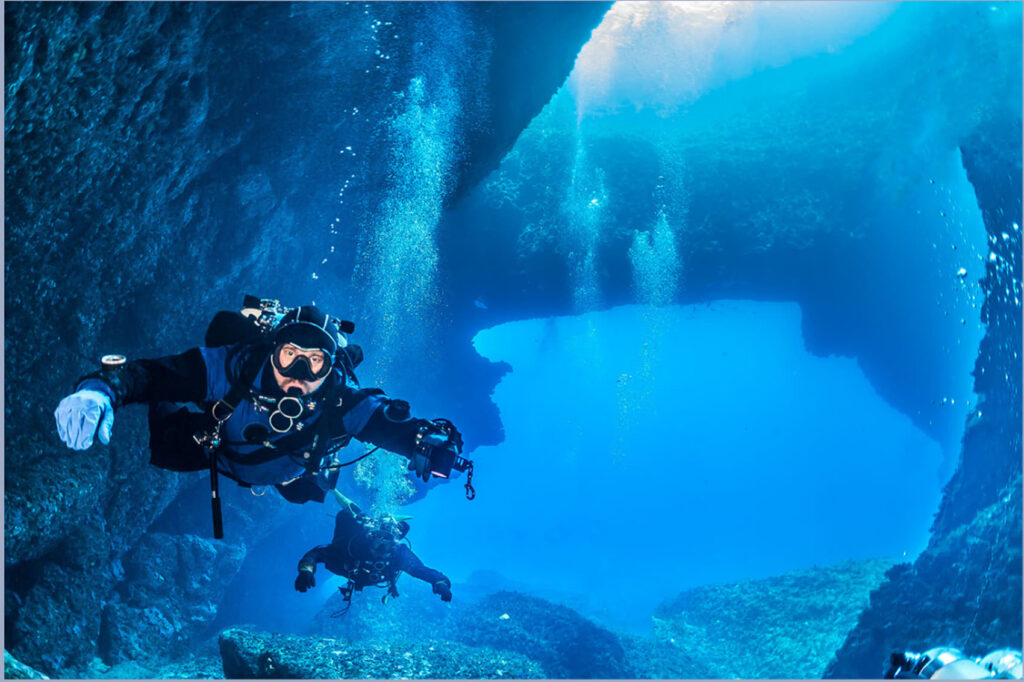 El Govern regula el buceo profesional y científico