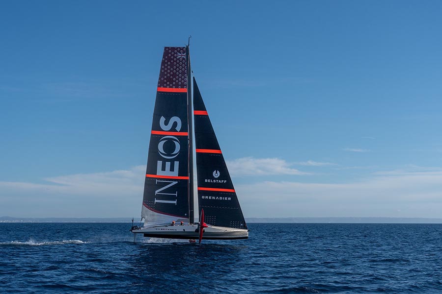 El barco de Ineos ya vuela sobre la Bahía de Palma