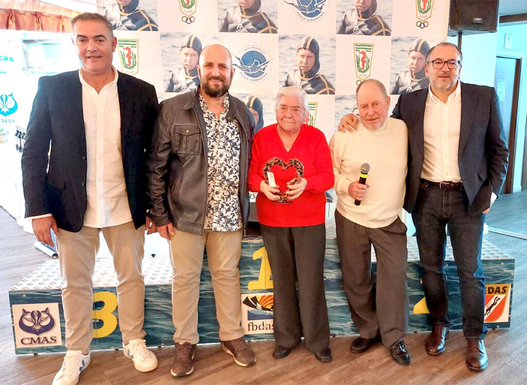 El CIAS homenajea a Loreto Mera por toda una vida de dedicación al club