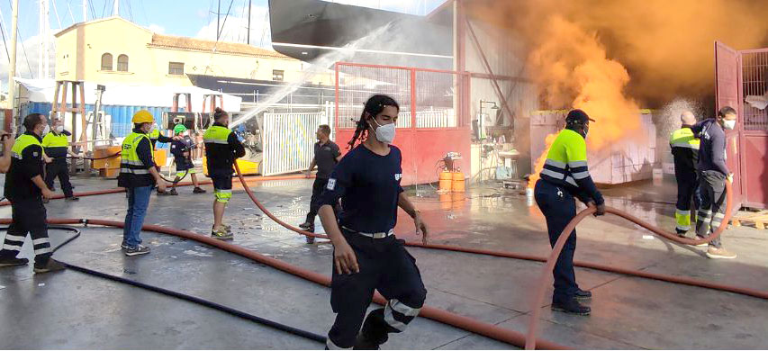 Simulacro de incendio en el varadero de Palma