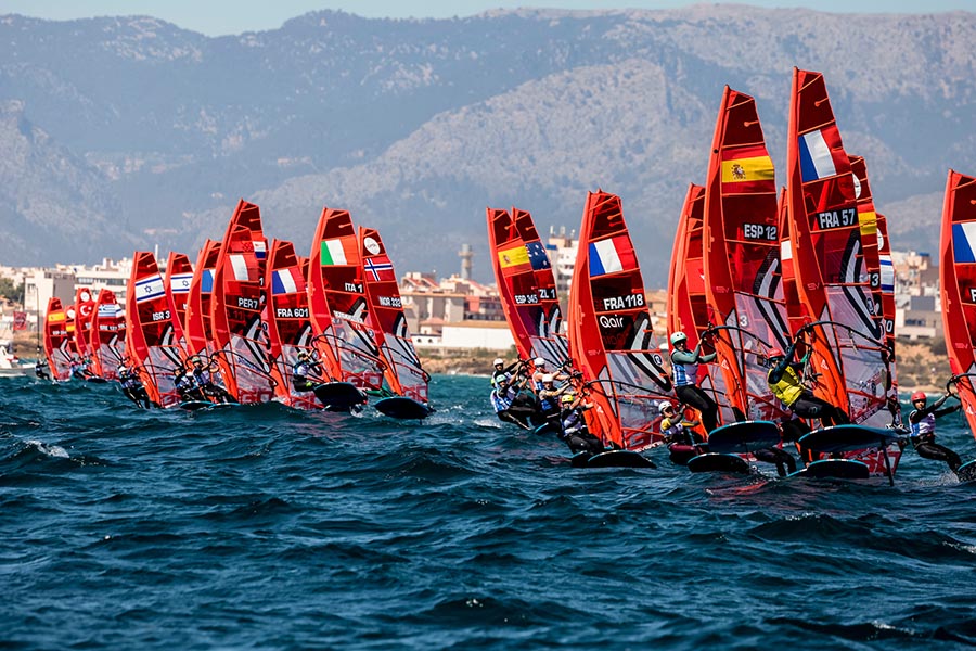 La vela olímpica inicia su camino a los Juegos de París