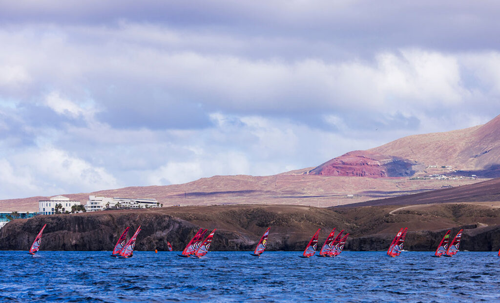 Los Lanzarote iQFOiL Games abren la carrera olímpica