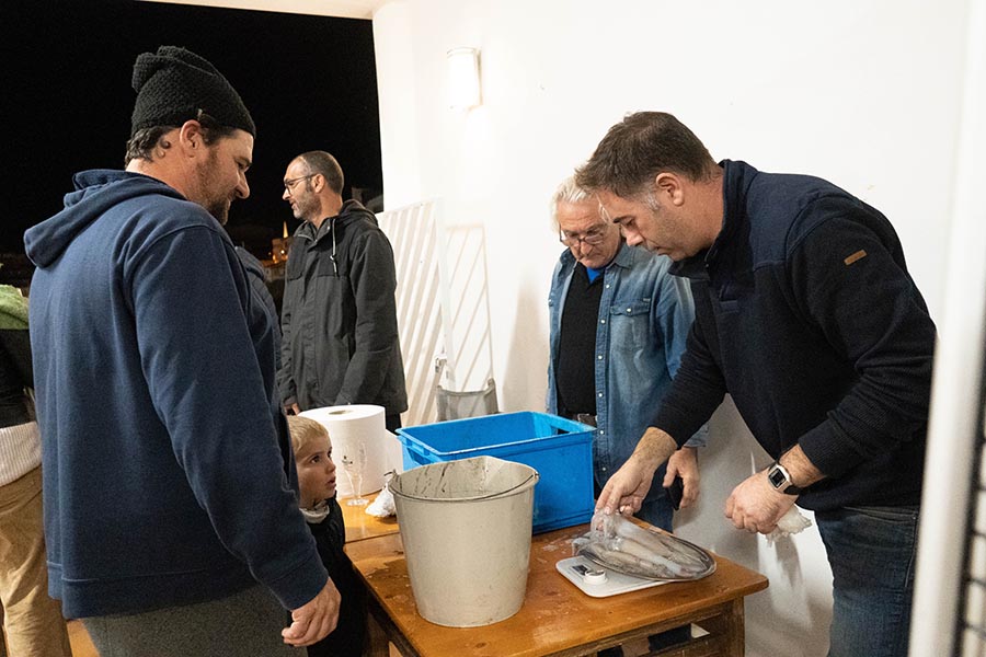Moll y Claro estrenan el año con una buena pescada de calamares