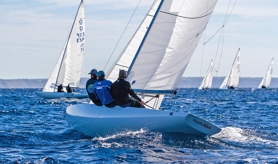 El Yeahnah remonta y se coloca en cabeza en Puerto Portals