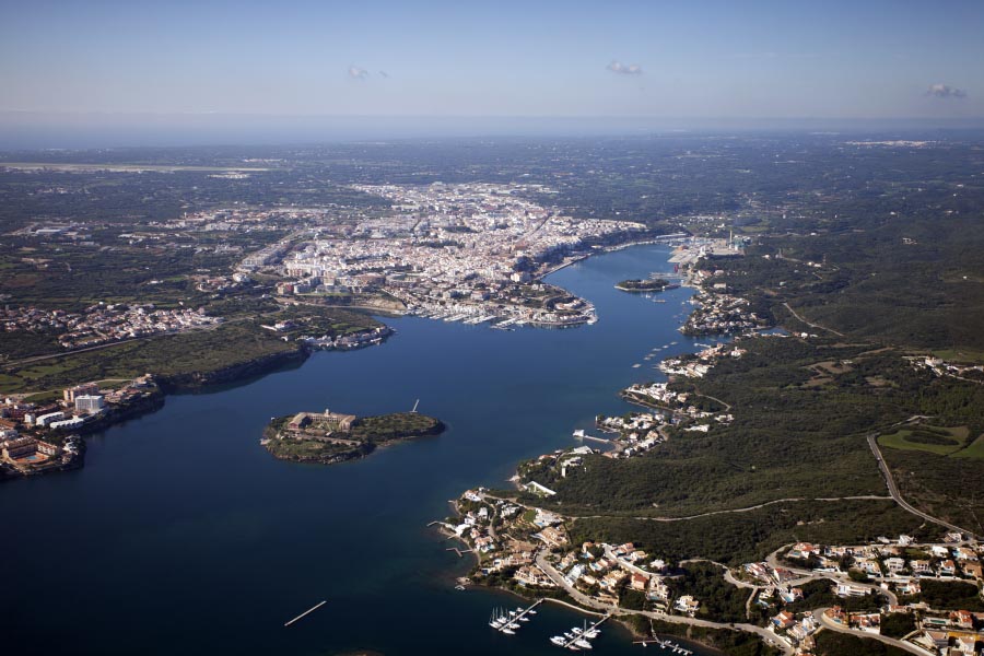 El Parlament asume la tesis de Podemos para no proteger los clubes de Palma, Ibiza y Mahón