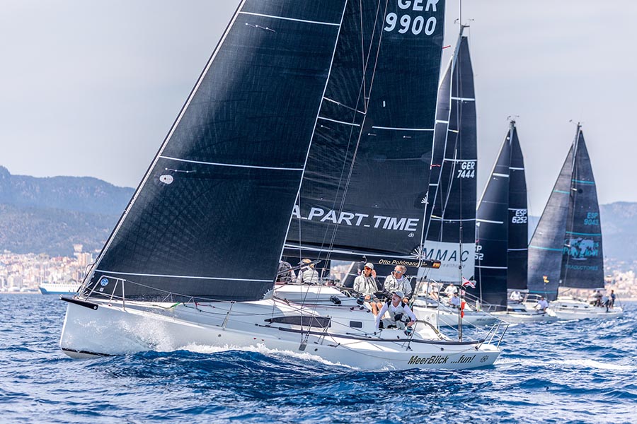 La vela de crucero se vuelca con Larga de PalmaVela