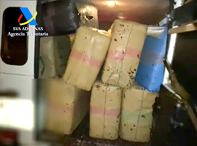 Cazados cuando desembarcaban 875 kilos de hachís en Ibiza