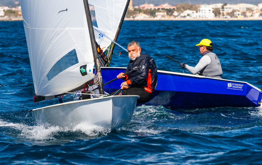 Los OK Dinghy se asientan en la Bahía de Palma