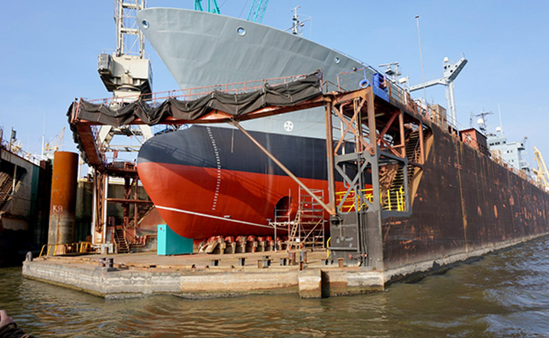 La incertidumbre sobre el combustible del futuro envejece la flota mercante