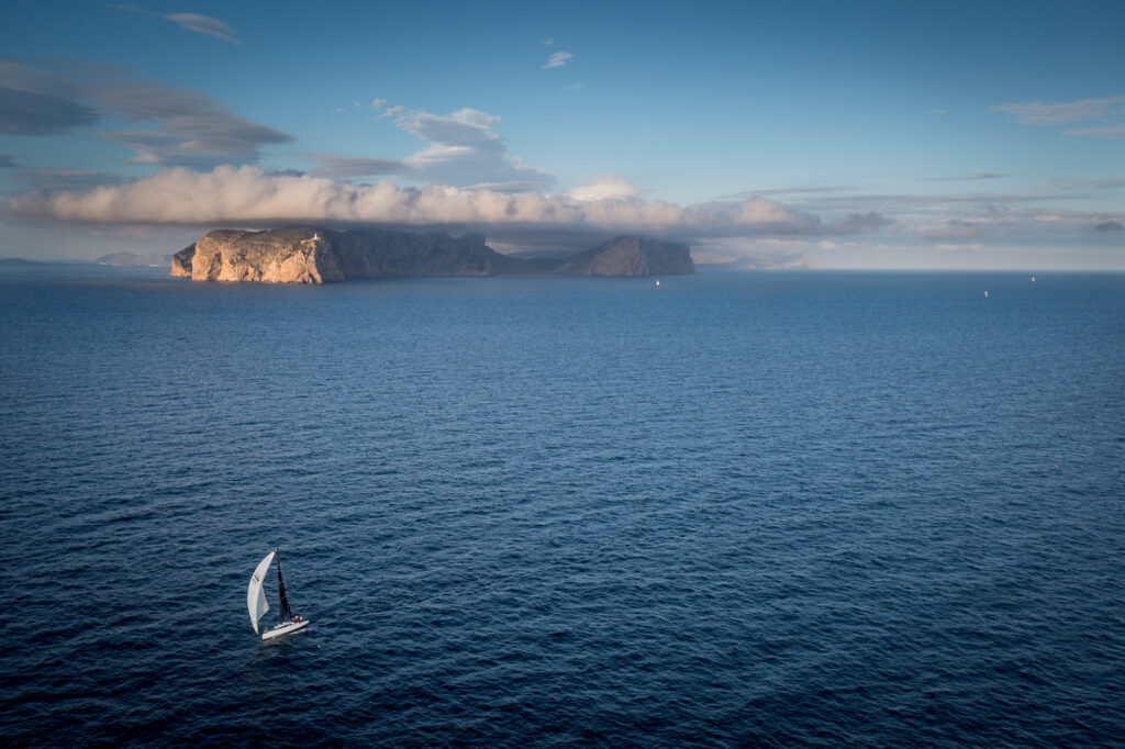 La Larga de PalmaVela muestra al mundo la belleza de la costa balear