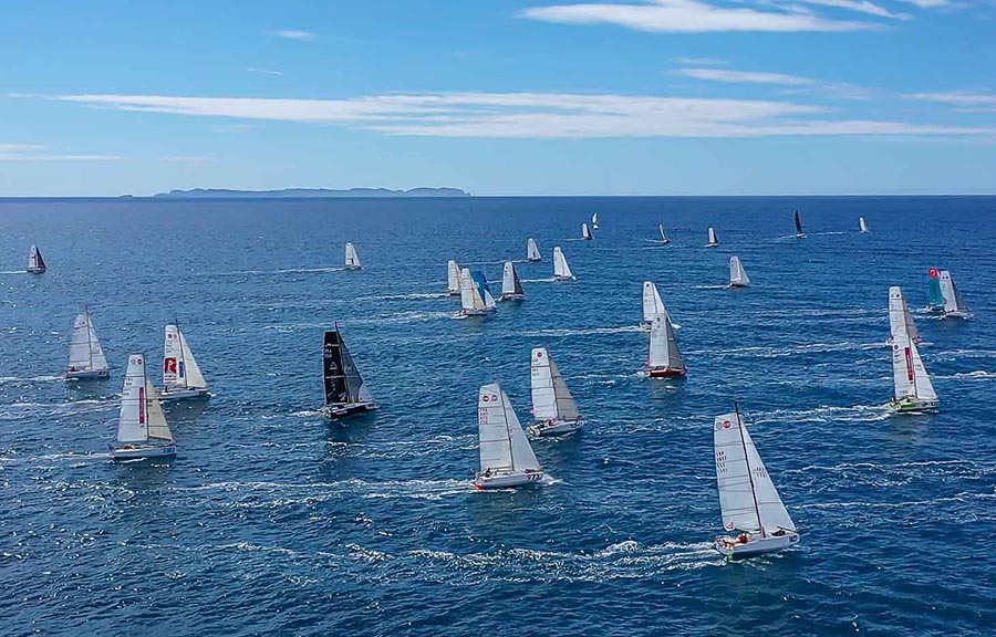 La clase mini se prepara para la regata de SoloMed